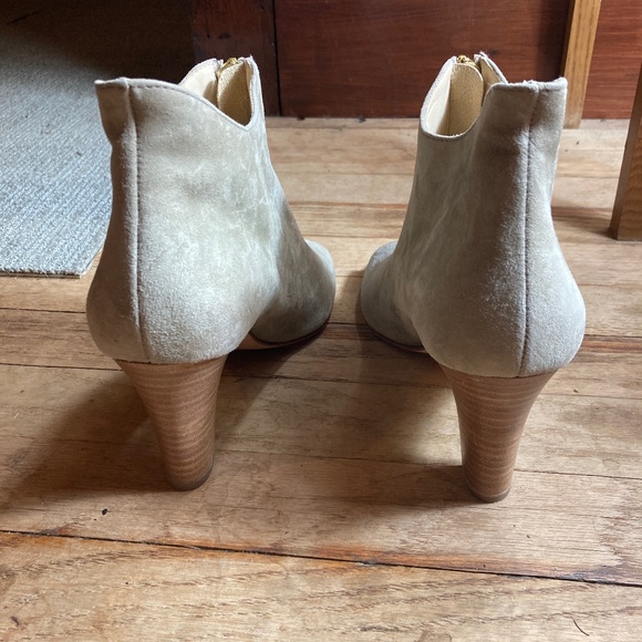 Shoes - Picture 2 of 3